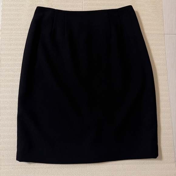 Ellen Tracy Black Knee-Length Pencil Skirt for Work - Picture 3 of 9